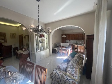 Foto Villa bifamiliare a Ponsacco Centro di 300 m² con 12 locali in vendita