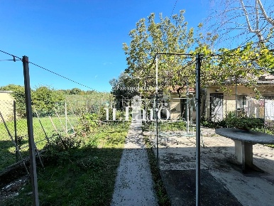 Foto Casa indipendente a Campi Bisenzio Santa Maria di 243 m² con 6 locali