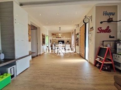 Foto Villa unifamiliare a Campi Bisenzio San Donnino di 243 m² in vendita
