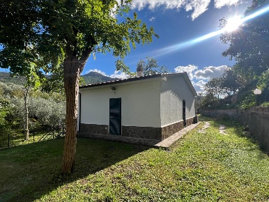 Foto Casa indipendente a Calci di 110 m² con 5 locali in vendita
