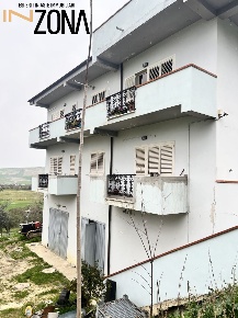 Foto Appartamento in Via Belvedere, Catignano Centro di 91 m² con 3 locali