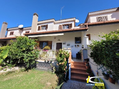 Foto Villa unifamiliare a Ladispoli Miami di 125 m² con 7 locali in vendita