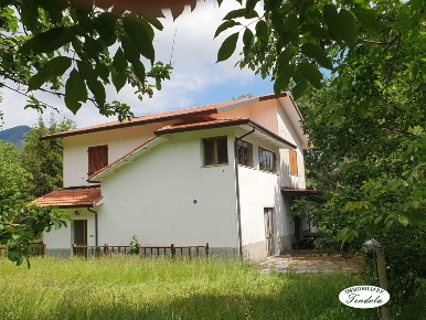 Foto Casa indipendente a Fivizzano di 200 m² con 6 locali in vendita