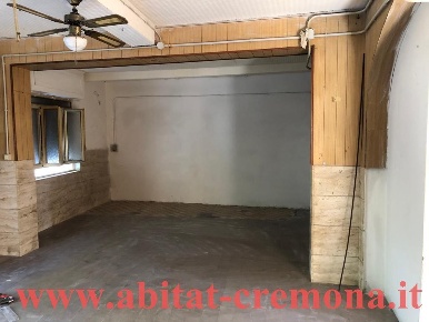 Foto Negozio in via camillo cavour, Vescovato Centro di 130 m² con 5 locali