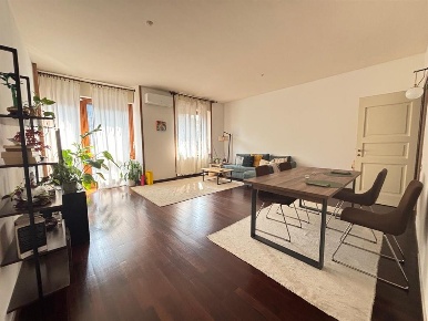 Foto Appartamento in via Ercole Oldofredi, Milano Maggiolina di 135 m²