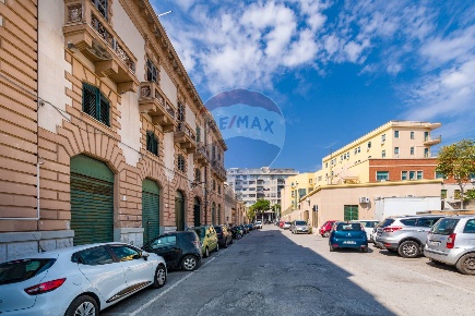 Foto Appartamento in Via Sammuzzo, Palermo Porto di 238 m² con 6 locali