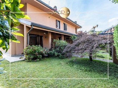 Foto Villa bifamiliare in Via Don Gnocchi, Casatenovo Centro di 252 m²