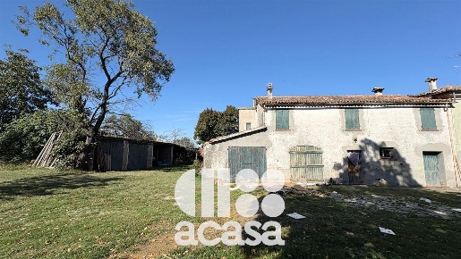 Foto Case semi ndipendenti a Cesena di 350 m² con 8 locali in vendita