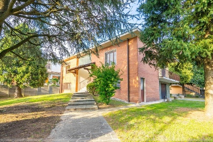 Foto Villa unifamiliare in Via Viavaldi, Cisliano Centro di 310 m²