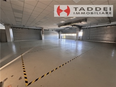 Foto Magazzino in VIA STAGNACCIO BASSO, Scandicci di 350 m² con 3 locali