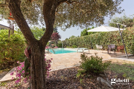 Foto Villa unifamiliare a Pesaro Torraccia - Tre Ponti di 585 m² in vendita