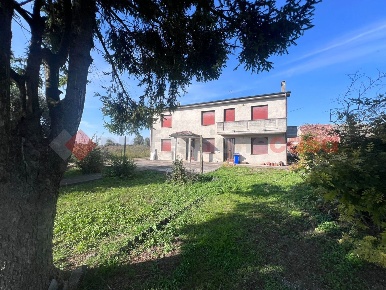 Foto Casa indipendente a Pressana Caselle di 420 m² in vendita