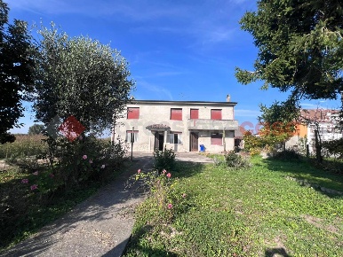 Foto Casa indipendente a Pressana Caselle di 420 m² con 10 locali