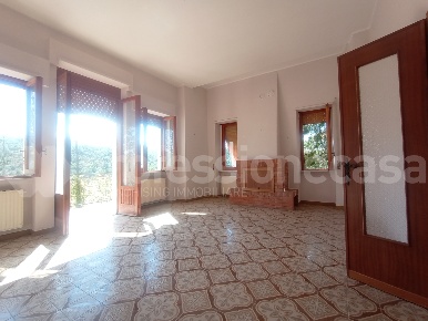 Foto Appartamento in Via Sangrina 1, Ateleta di 97 m² con 3 locali