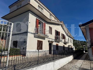 Foto Casa indipendente in Municipio, Gioia Sannitica Centro di 464 m²