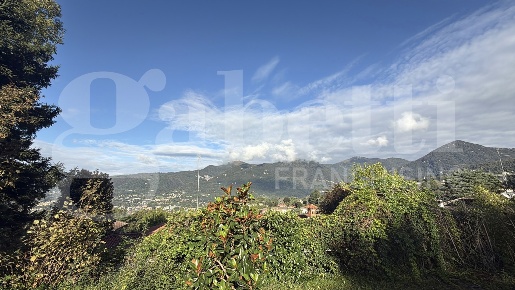 Foto Appartamento in Via Parini snc, Erba Centro di 139 m² con 3 locali