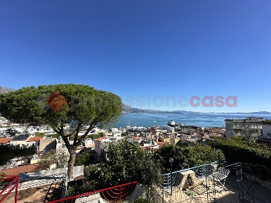 Foto Appartamento in Costa delle Ginestre, Gaeta di 125 m² con 4 locali