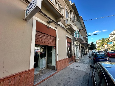 Foto Negozio in Via OPERAI 123-125, Barcellona Pozzo di Gotto Centro