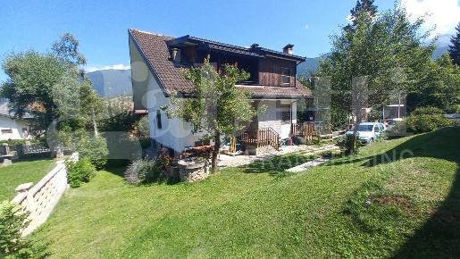 Foto Appartamento in Via Seguret 10/12, Oulx Centro di 90 m² con 4 locali