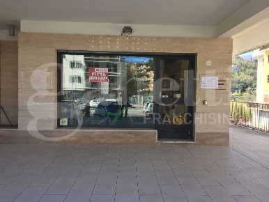 Foto Negozio in Via Brigata 0, Avellino di 70 m² in affitto