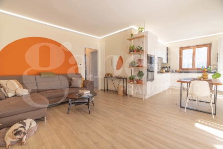 Foto Appartamento in Via Umberto I 158, Piscina di 96 m² con 4 locali