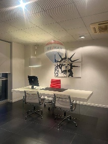 Foto Ufficio in via Strasburgo, Parma San Lazzaro di 146 m² con 3 locali