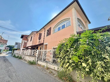Foto Casa indipendente a Alessandria Cristo di 150 m² con 5 locali