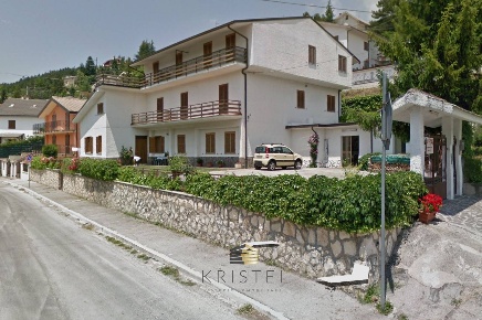 Foto Appartamento in VIALE SULMONA, Campo di Giove di 108 m² con 4 locali
