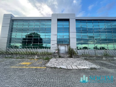 Foto Ufficio in Via Calabria, Segrate Area Lavanderie, Redecesio di 1500 m²