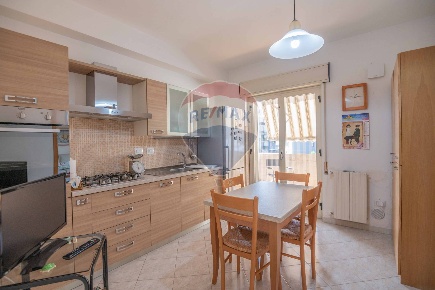 Foto Appartamento in Via Tenente Cataldo, Caltagirone Centro di 128 m²