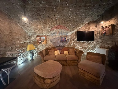 Foto Locale commerciale in Via Duomo, Napoli Centro Storico di 55 m²