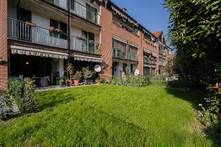 Foto Appartamento in Via Manduria, Milano Gratosoglio di 120 m² in vendita