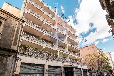 Foto Appartamento in via canfora, Catania Borgo di 242 m² con 6 locali