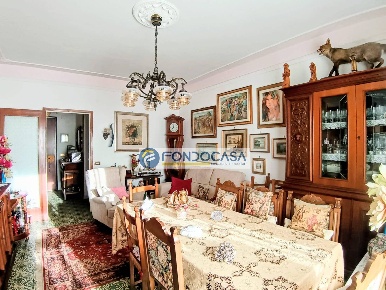 Foto Appartamento in viale xx settembre, Carrara di 100 m² con 5 locali