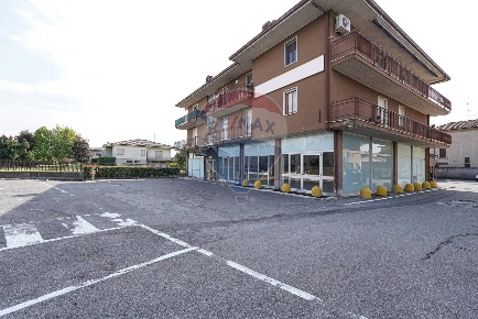 Foto Locale commerciale in VIA ROMA, Terno d'Isola Centro di 352 m²