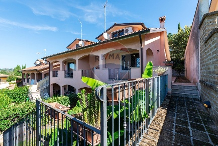 Foto Villa a schiera in via la forcella, Riano Belvedere di 113 m²
