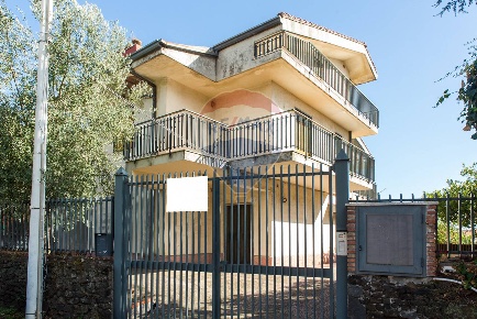 Foto Villa singola in Via Federico De Roberto, Trecastagni di 390 m²