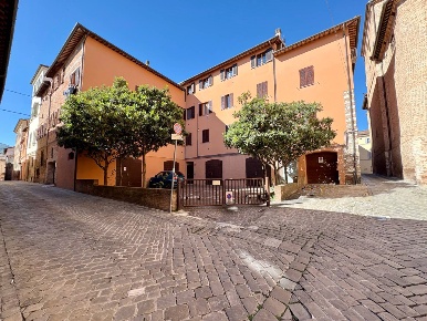 Foto Appartamento in VIA VALPOVERA, Fabriano Centro di 87 m² con 6 locali