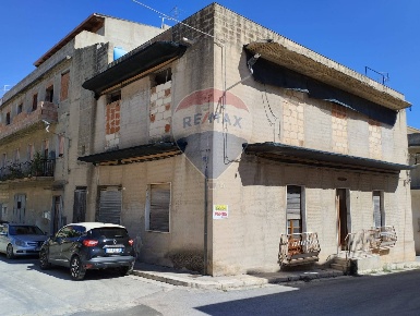 Foto Case semi ndipendenti in via Orfanotrofio Leggio 2, Rosolini di 300 m²
