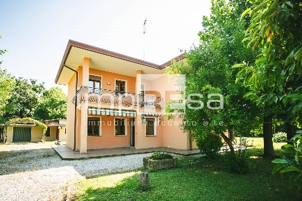 Foto Casa indipendente in Via Sgarbariol, Oderzo Centro di 215 m²