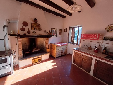 Foto Appartamento in Via Mazzini, Caprarola Centro di 41 m² con 3 locali