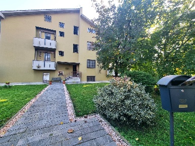 Foto Appartamento in Via De Gasperi, Gessate Centro di 186 m² con 4 locali
