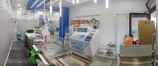 Foto Negozio in STRADA TORINO, Orbassano Centro di 50 m² con 2 locali