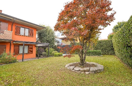 Foto Villa bifamiliare in Via Pizzo Redorta, Brembate Centro di 225 m²