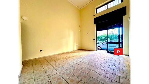 Foto Locale commerciale in Via De Gasperi, Santa Maria Capua Vetere