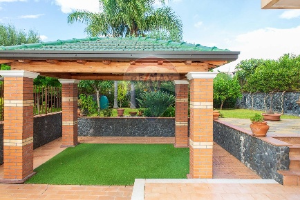 Foto Villa bifamiliare in VIA CAPOMULINI, Acireale di 160 m² con 6 locali