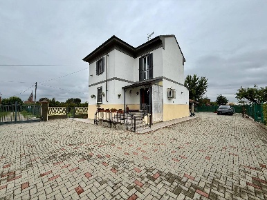 Foto Casa indipendente a Sezzadio di 120 m² con 5 locali in vendita