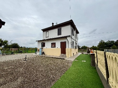 Foto Casa indipendente a Sezzadio di 120 m² con 5 locali in vendita