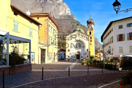 Foto Appartamento a Mezzocorona Centro di 200 m² con 7 locali in vendita