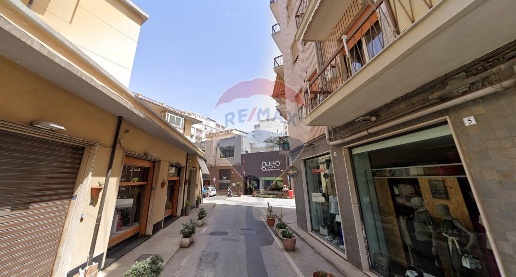 Foto Attività commerciale in via del Colle Temenite, Siracusa di 200 m²